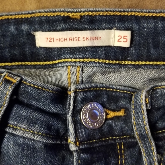 Levi's - Picture 2 of 4